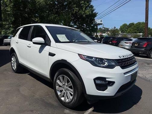 White 2017 Land Rover Discovery Sport SE
