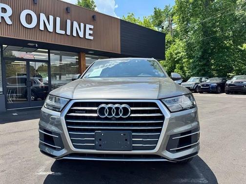 Graphite Gray Metallic 2017 Audi Q7 3.0T Premium