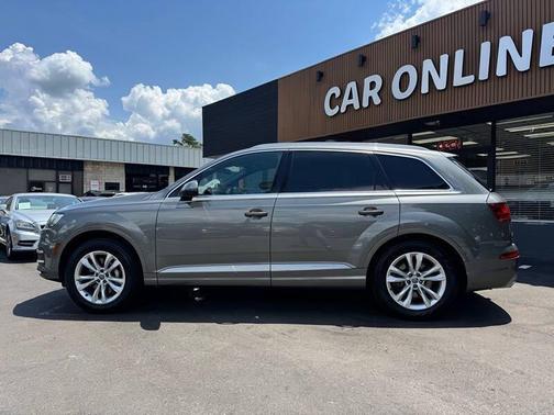 Graphite Gray Metallic 2017 Audi Q7 3.0T Premium