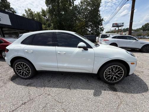 Agate Gray Metallic 2015 Porsche Macan Macan S