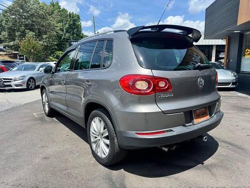 Alpine Gray Metallic 2011 Volkswagen Tiguan SE