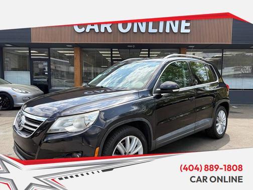 Deep Black Metallic 2011 Volkswagen Tiguan SE