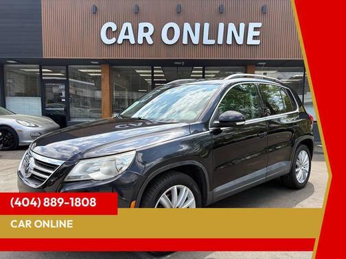Deep Black Metallic 2011 Volkswagen Tiguan SE