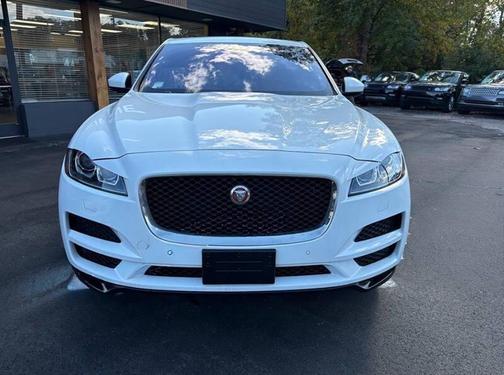 Polaris White 2017 Jaguar F-PACE 35t Premium