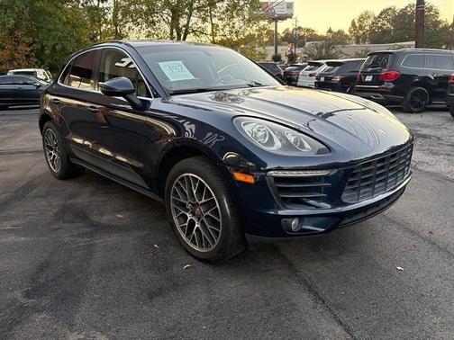 Dark Blue Metallic 2015 Porsche Macan Macan S