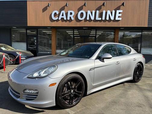 GT Silver Metallic 2011 Porsche Panamera 4