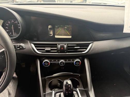 Alfa White 2017 Alfa Romeo Giulia Base