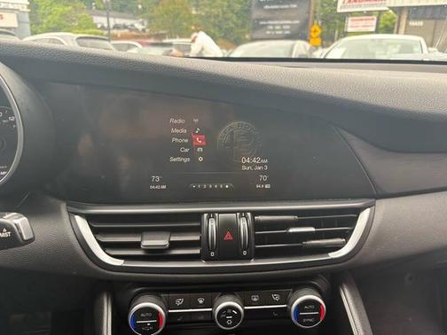 Alfa White 2017 Alfa Romeo Giulia Base