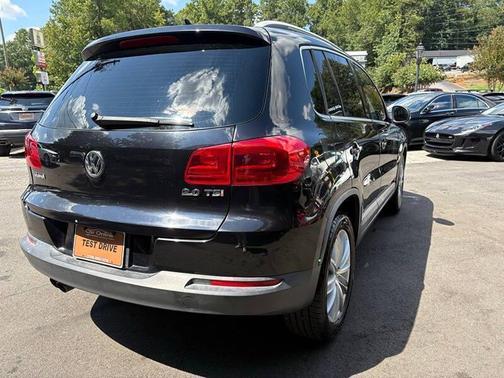 Deep Black Metallic 2013 Volkswagen Tiguan SE