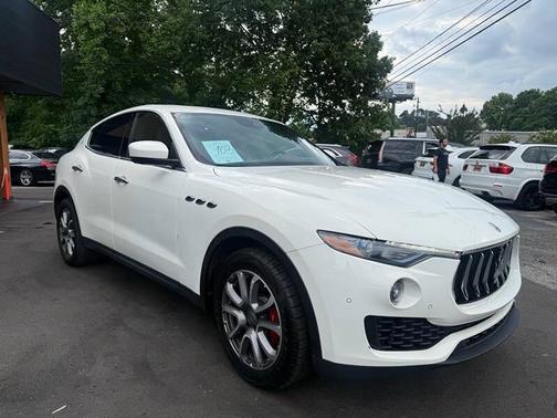 Bianco 2017 Maserati Levante S