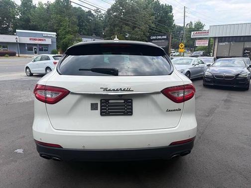 Bianco 2017 Maserati Levante S