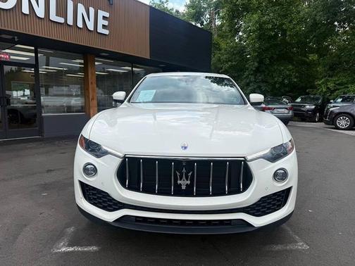 Bianco 2017 Maserati Levante S