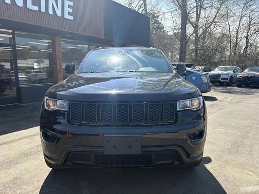 Diamond Black Crystal Pearlcoat 2017 Jeep Grand Cherokee Limited