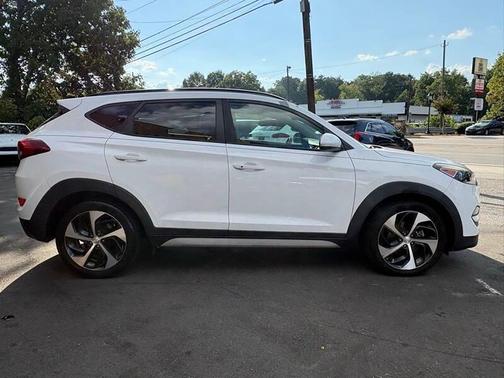 Dazzling White 2017 Hyundai TUCSON Value