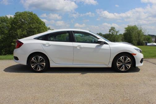 Photo 2 of 15 of 2017 Honda Civic EX-L