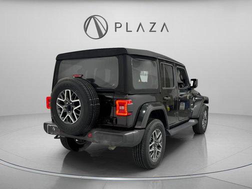 2024 Jeep Wrangler 4-Door Sahara 4x4