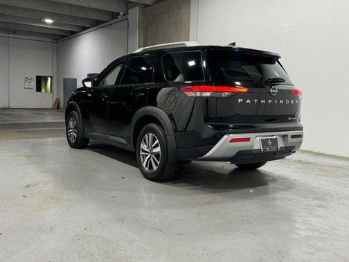 2022 Nissan Pathfinder SL 4WD