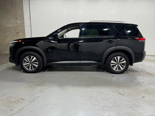 2022 Nissan Pathfinder SL 4WD