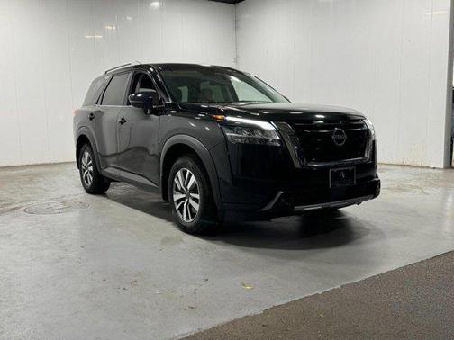 2022 Nissan Pathfinder SL 4WD