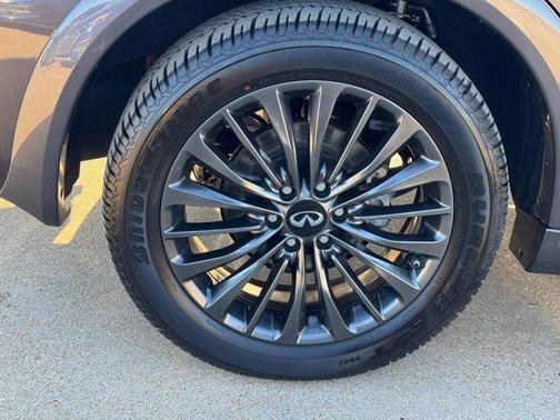 2024 INFINITI QX80 SENSORY AWD
