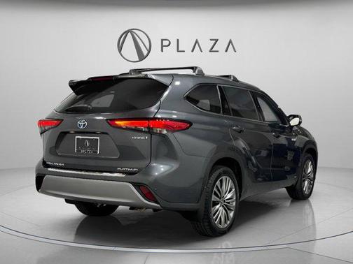 2021 Toyota Highlander Hybrid Platinum