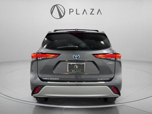 2021 Toyota Highlander Hybrid Platinum