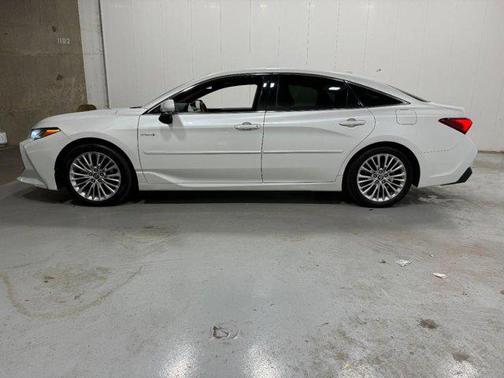 2019 Toyota Avalon Hybrid Limited
