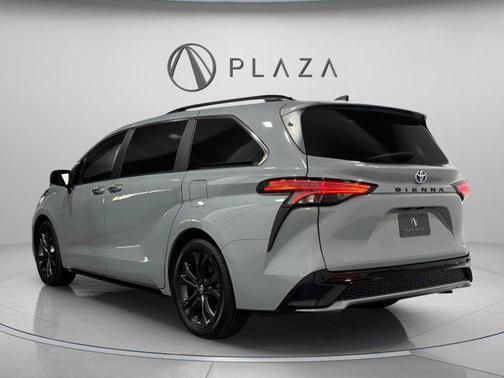 2023 Toyota Sienna XSE 7 Passenger
