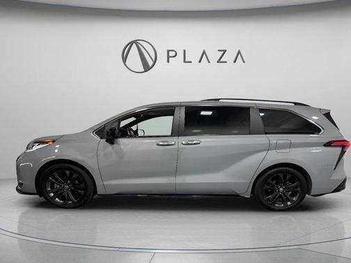2023 Toyota Sienna XSE 7 Passenger