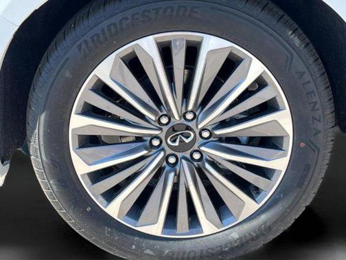2025 INFINITI QX80 Luxe