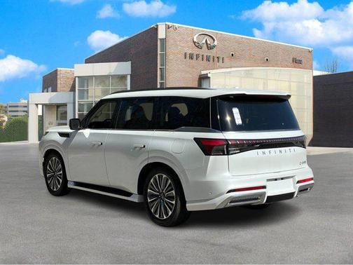 2025 INFINITI QX80 Luxe