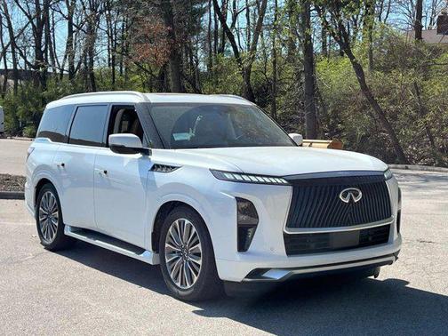 2025 INFINITI QX80 Luxe