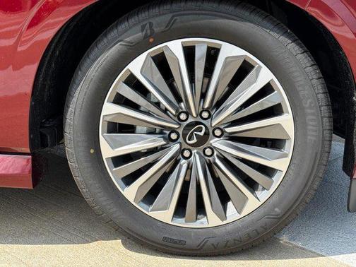 2025 INFINITI QX80 SENSORY AWD
