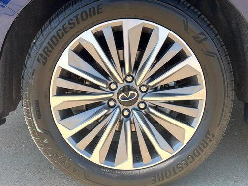 2025 INFINITI QX80 SENSORY AWD