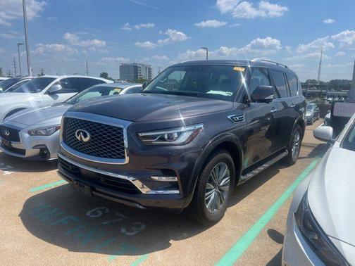 2022 INFINITI QX80 Luxe