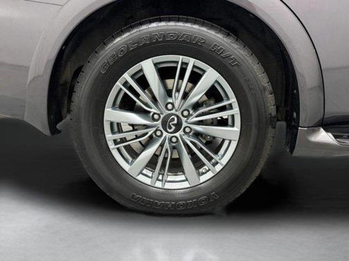 2022 INFINITI QX80 Luxe