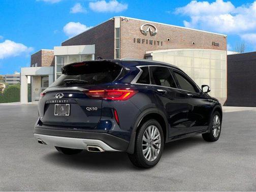 2023 INFINITI QX50 LUXE AWD