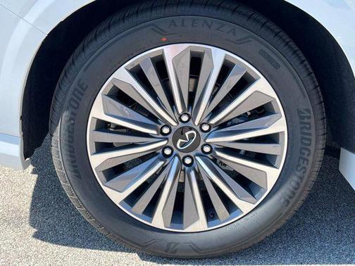2025 INFINITI QX80 SENSORY AWD
