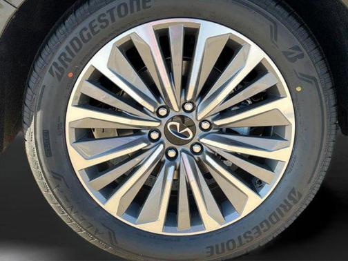 2025 INFINITI QX80 SENSORY AWD