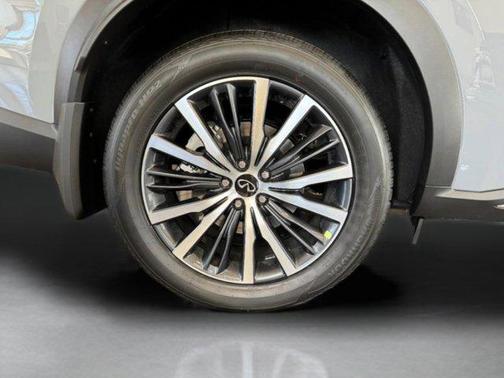 2025 INFINITI QX60 SENSORY
