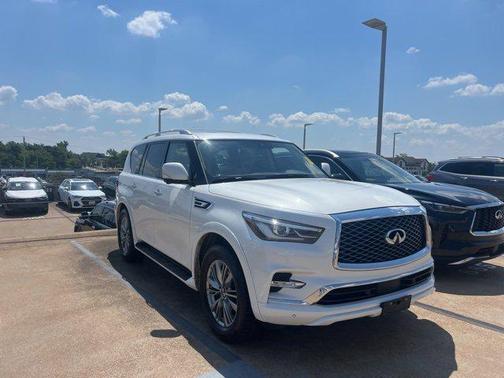 2022 INFINITI QX80 Luxe