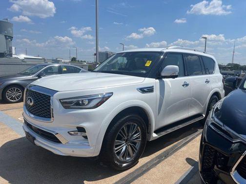 2022 INFINITI QX80 Luxe