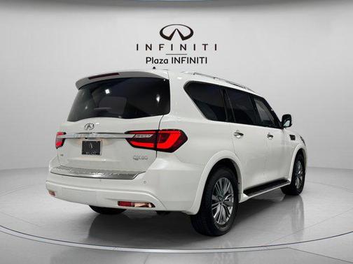 2022 INFINITI QX80 Luxe