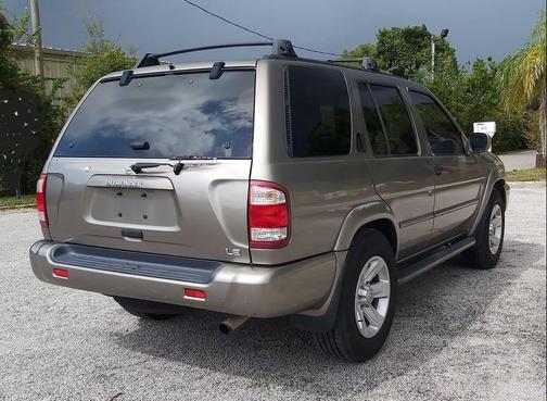 2003 Nissan Pathfinder LE