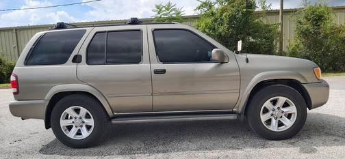 2003 Nissan Pathfinder LE