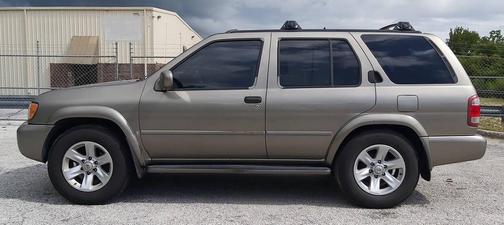 2003 Nissan Pathfinder LE