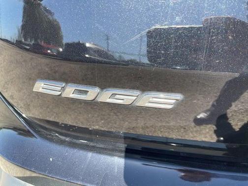 AGATE BLACK METALLIC 2020 Ford Edge SE