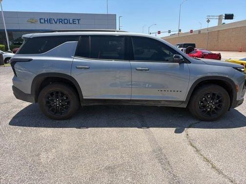 Sterling Gray Metallic 2026 Chevrolet Traverse LT