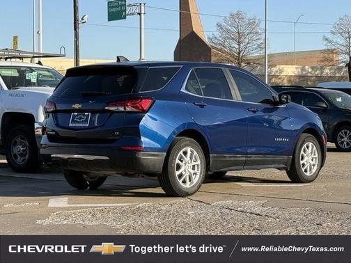 Blue Glow Metallic 2022 Chevrolet Equinox 1LT