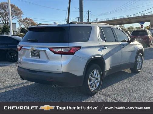 2021 Chevrolet Traverse LT Cloth